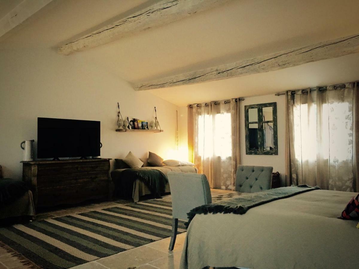 Mas Du Grand Bordes Bed and Breakfast Saint-Laurent-dʼAigouze Exterior foto