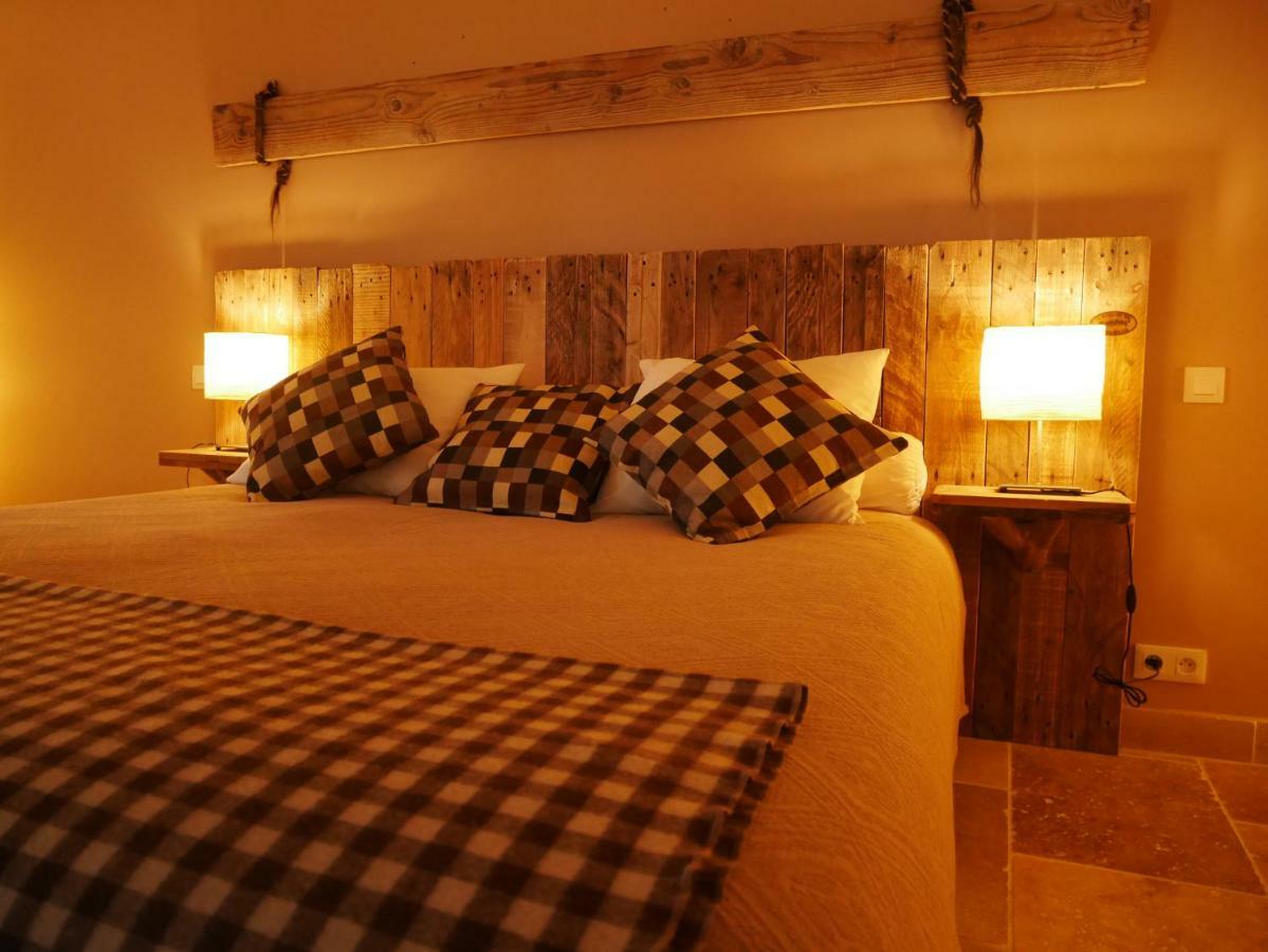Mas Du Grand Bordes Bed and Breakfast Saint-Laurent-dʼAigouze Exterior foto