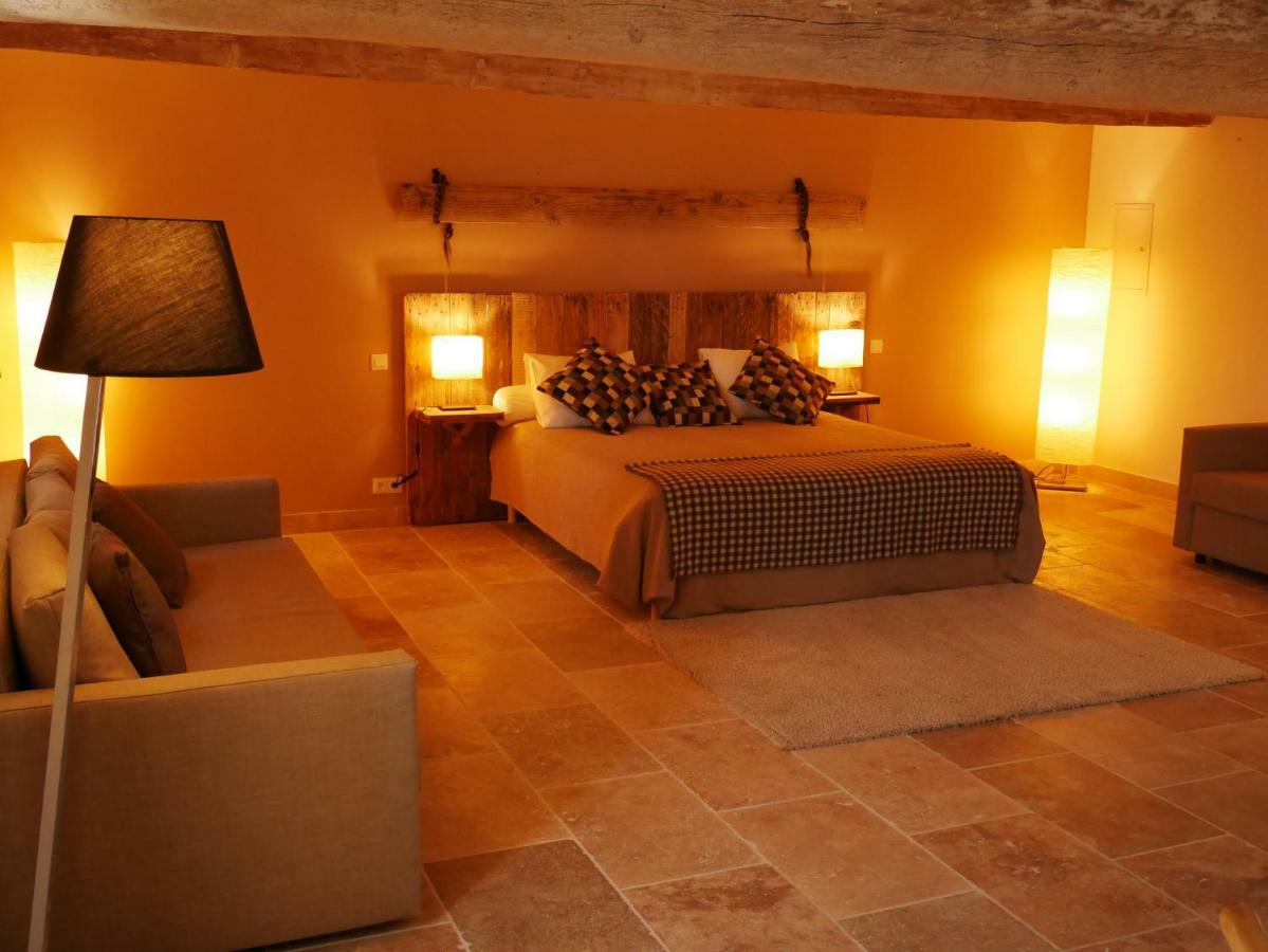 Mas Du Grand Bordes Bed and Breakfast Saint-Laurent-dʼAigouze Exterior foto