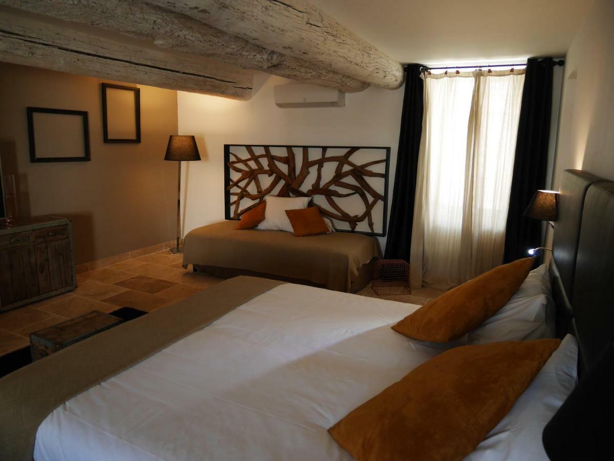 Mas Du Grand Bordes Bed and Breakfast Saint-Laurent-dʼAigouze Exterior foto