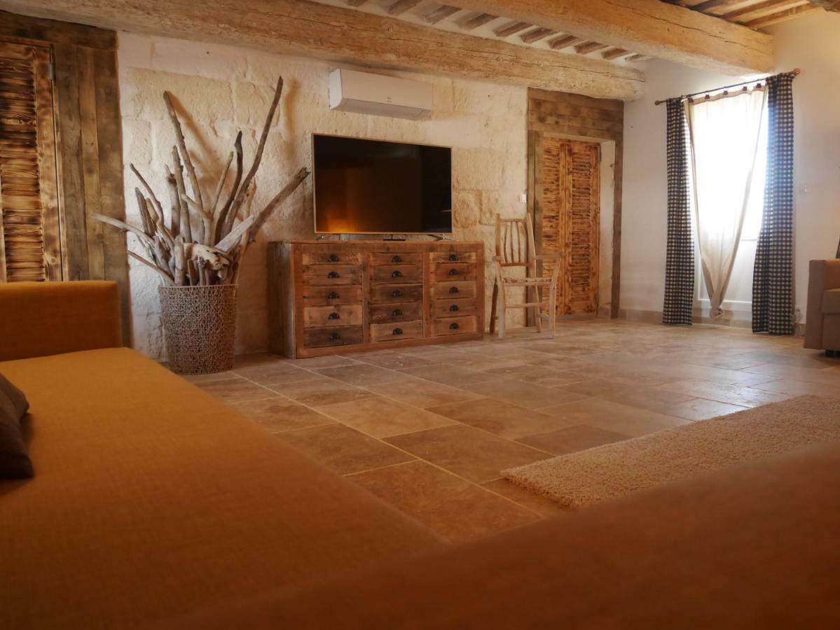 Mas Du Grand Bordes Bed and Breakfast Saint-Laurent-dʼAigouze Exterior foto