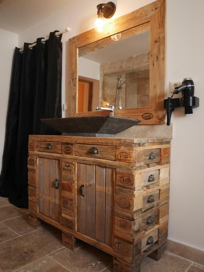 Mas Du Grand Bordes Bed and Breakfast Saint-Laurent-dʼAigouze Exterior foto