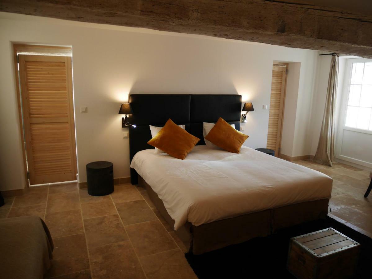 Mas Du Grand Bordes Bed and Breakfast Saint-Laurent-dʼAigouze Exterior foto