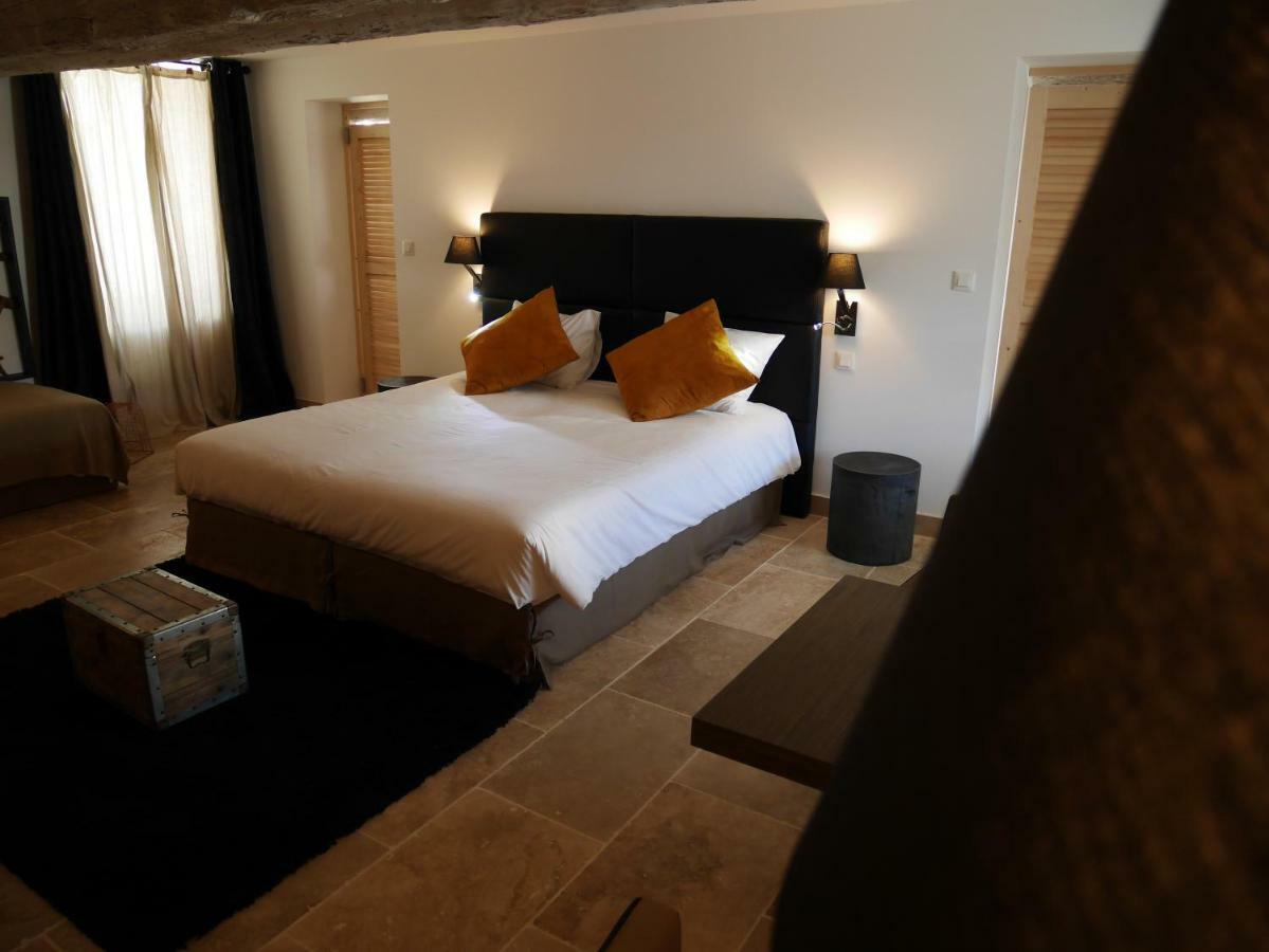 Mas Du Grand Bordes Bed and Breakfast Saint-Laurent-dʼAigouze Exterior foto