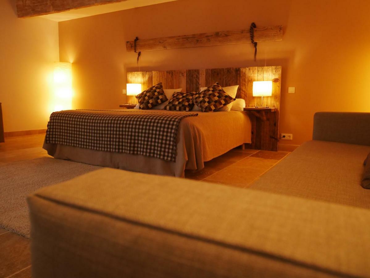 Mas Du Grand Bordes Bed and Breakfast Saint-Laurent-dʼAigouze Exterior foto