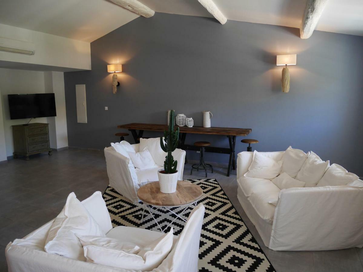 Mas Du Grand Bordes Bed and Breakfast Saint-Laurent-dʼAigouze Exterior foto