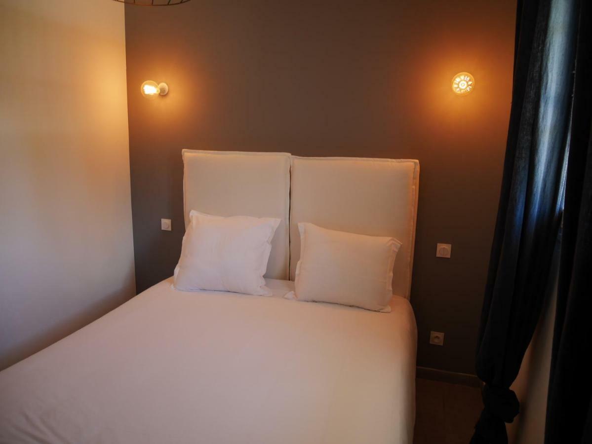 Mas Du Grand Bordes Bed and Breakfast Saint-Laurent-dʼAigouze Exterior foto