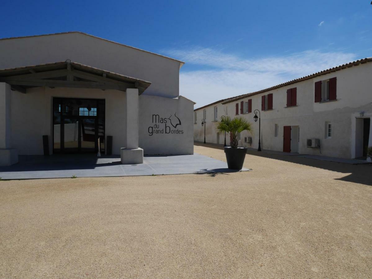 Mas Du Grand Bordes Bed and Breakfast Saint-Laurent-dʼAigouze Exterior foto