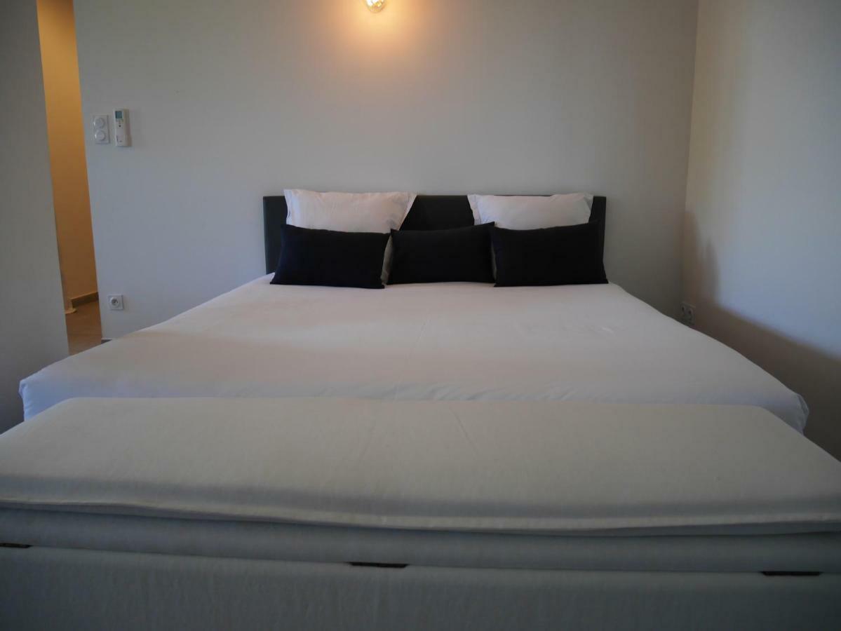 Mas Du Grand Bordes Bed and Breakfast Saint-Laurent-dʼAigouze Exterior foto